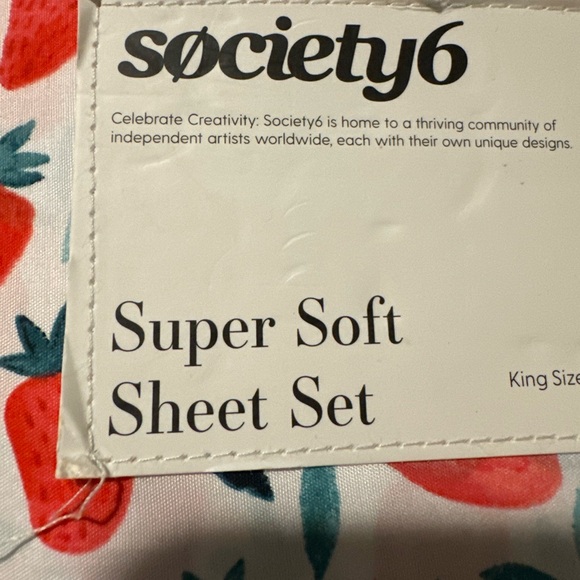 🍓NEW Society Six Strawberry Print King Size Super Soft Sheet Set NIP 4 Piece - Picture 3 of 6